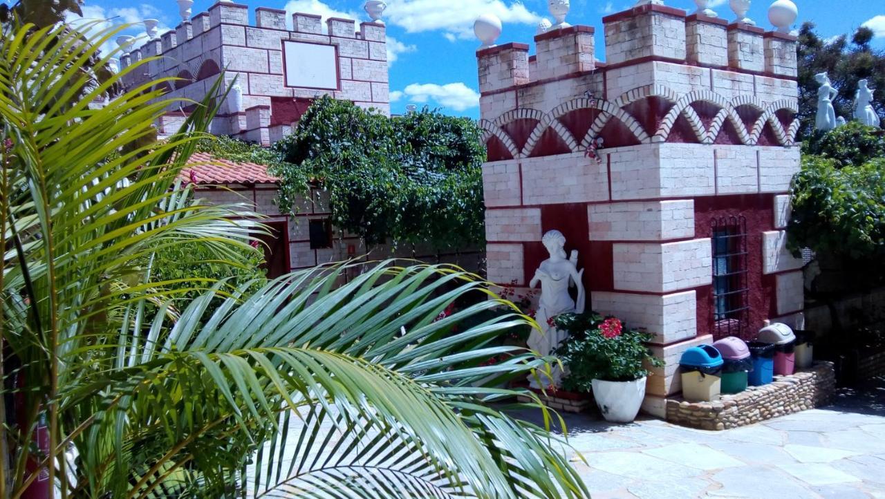 Pousada Al Castello Di Giulietta E Romeo Pirenopolis Exterior photo