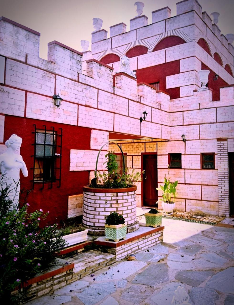 Pousada Al Castello Di Giulietta E Romeo Pirenopolis Exterior photo