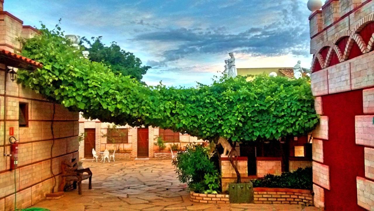 Pousada Al Castello Di Giulietta E Romeo Pirenopolis Exterior photo